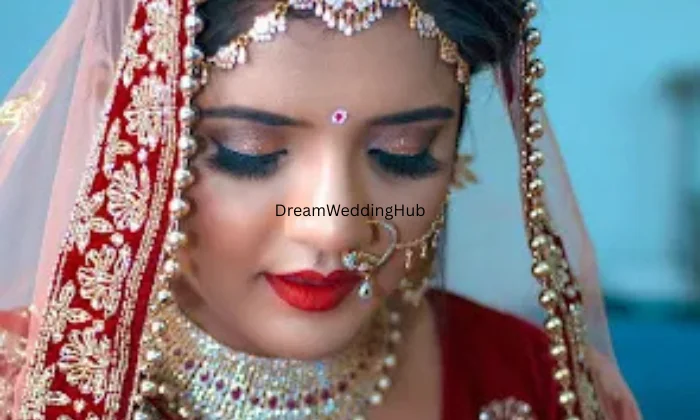 New MACStudio unisex salon